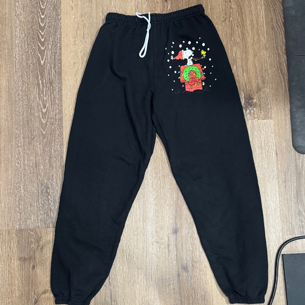 Peanuts Snoop Black Sweatpants with Holiday Christmas Design XS